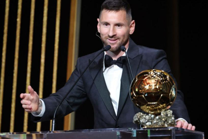 Lionel Messi vince il Pallone d'Oro per l'ottava volta