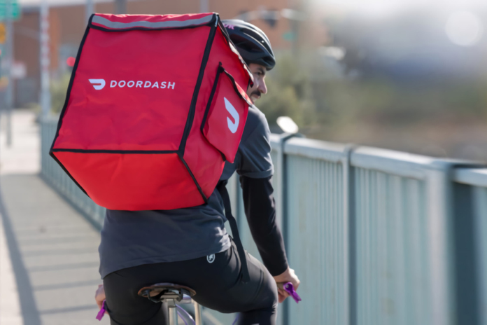 DoorDash lancia una nuova notifica per incoraggiare i clienti a lasciare una mancia ai fattorini