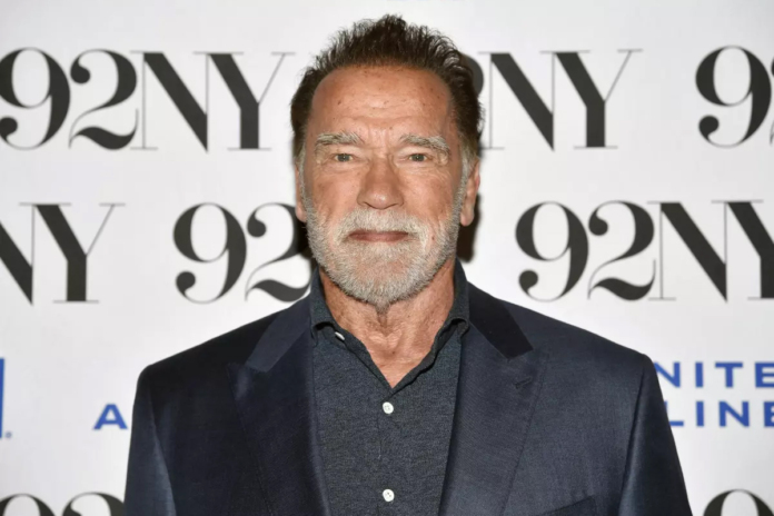 Arnold Schwarzenegger é stato citato in giudizio da una ciclista colpita dal suo SUV