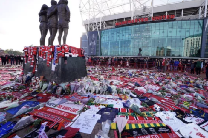 Bobby Charlton é morto 5 giorni dopo una brutta caduta in casa di cura