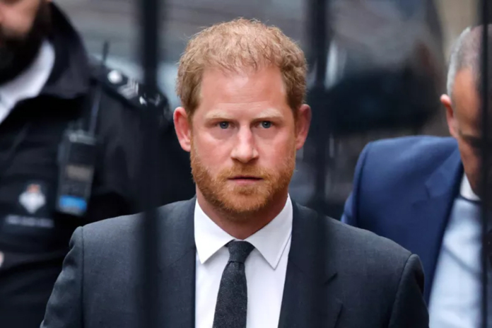 Un giudice di Londra ha autorizzato la causa del principe Harry nei confronti dell'editore di tabloid ANL