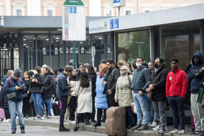 Salvini: "il diritto allo sciopero é sacrosanto, bloccare il paese per 24 ore é inammissibile"